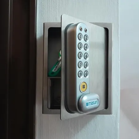 Metro Cavour 200m Coliseum *