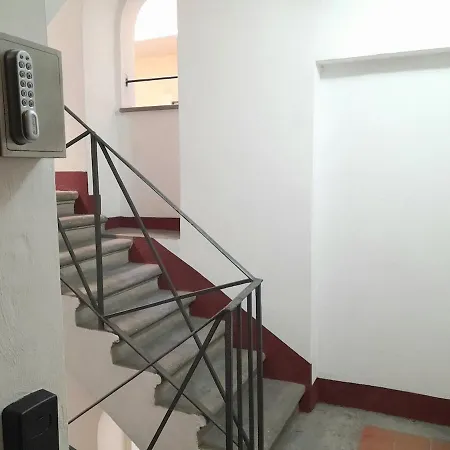 Metro Cavour 200m Coliseum * روما